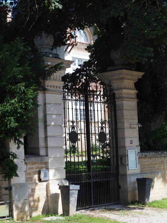 Charming Cottage In Chateau Les Roches Gardens Mont-Saint-Jean  Extérieur photo